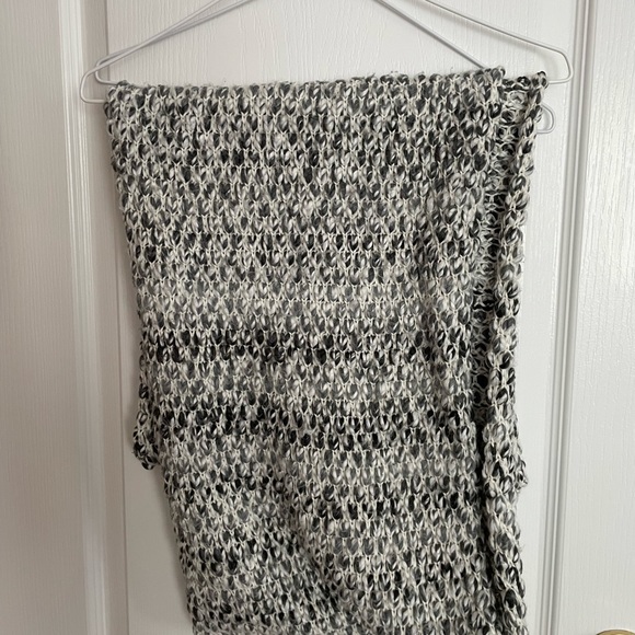 Roots infinity scarf. Heather grey with white. - Picture 1 of 3